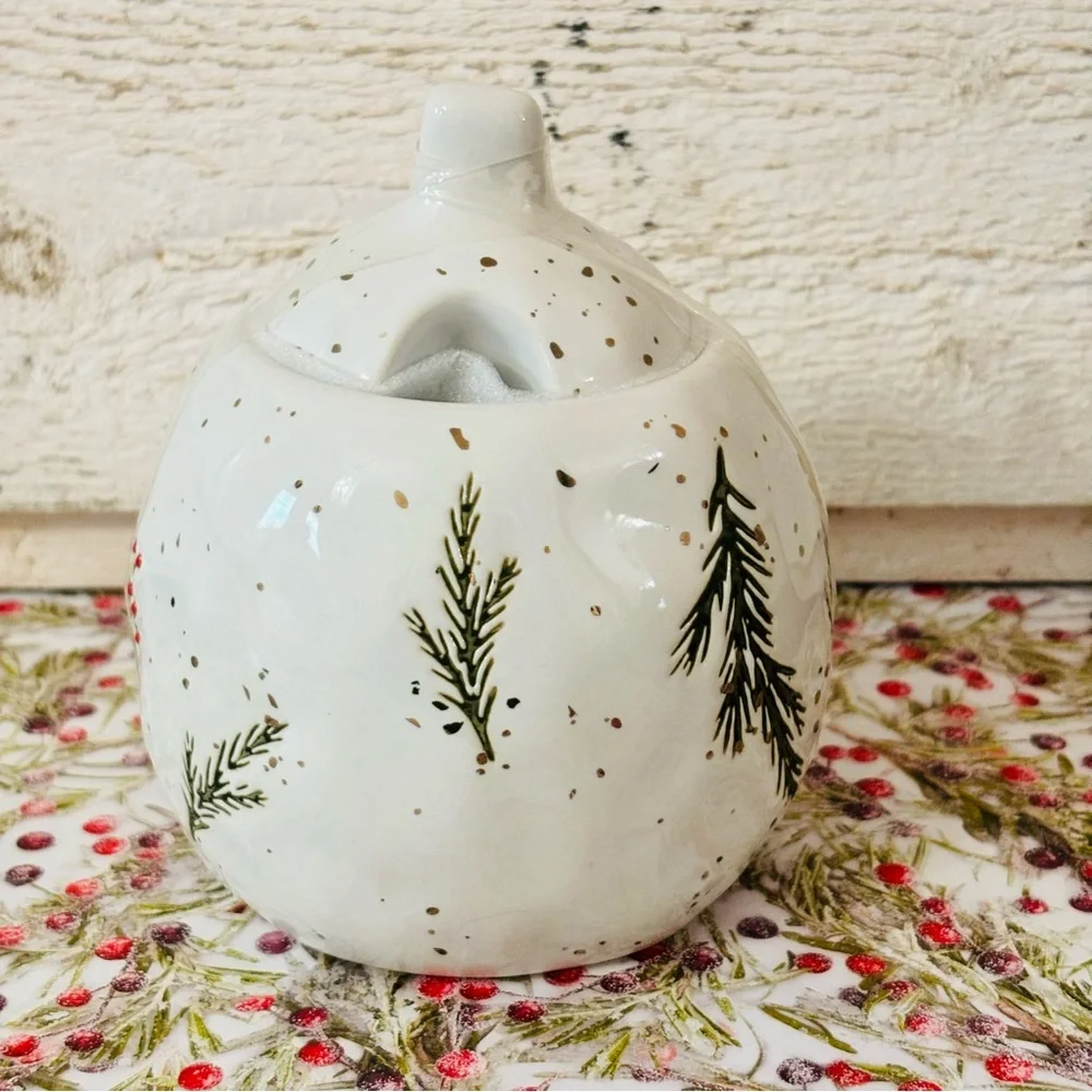 Potter’s Studio Winter Berries Evergreen Holiday Sugar Bowl‎ & Lid NEW